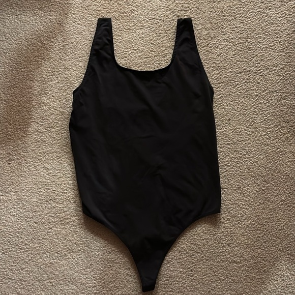 SKIMS onyx soft smoothing seamless thong bodysuit - Picture 3 of 5